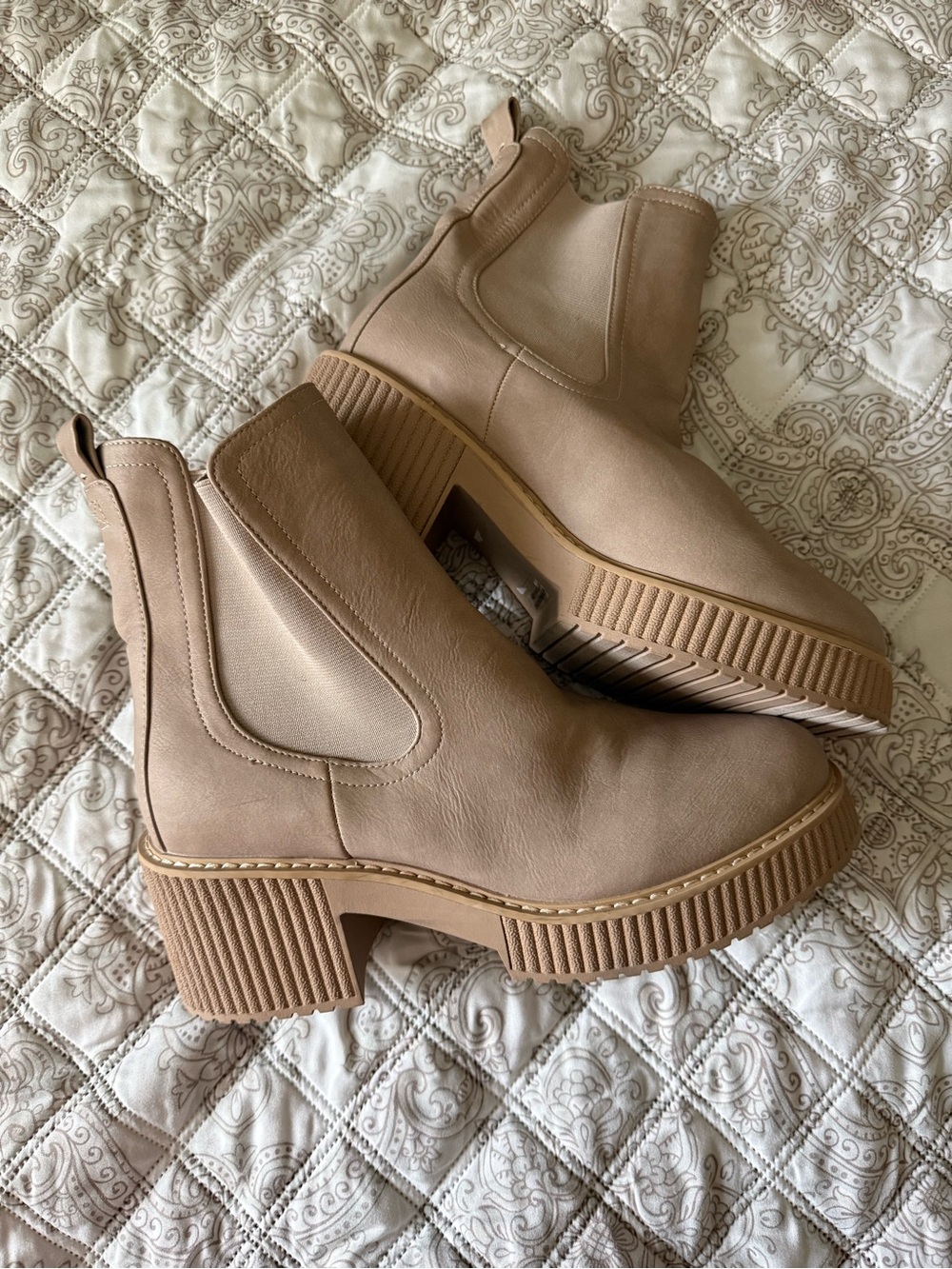 Dolce Vita Darcel Chunky Platform Chelsea Ankle Boots in Taupe